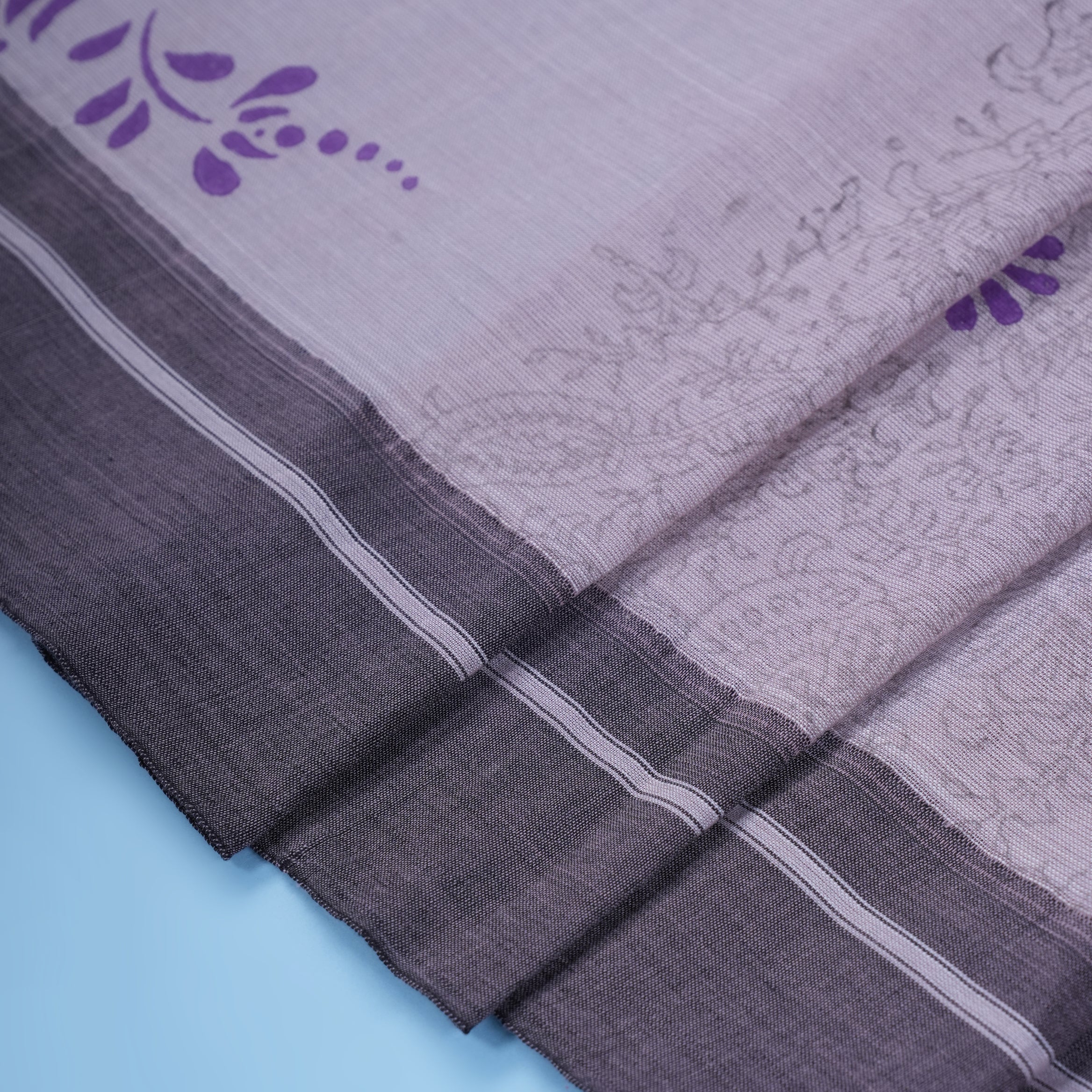 Soft Grey Minimal Motif Cotton Saree
